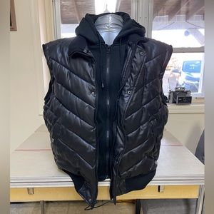 Sportier men’s black hooded vest 2XL